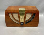 1946 Zenith Radio Model 6D030. Mid Century Radio. FREE Shipping. Antique Radio. Vintage Radio. Mid Century Radio.