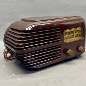 LR065 1939 Stewart Warner Radio Model 07-5R1. Restored and Working. FREE Shipping! Vintage Radio Mid Century Radio Tube Radio