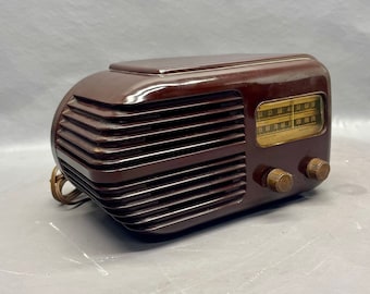 LR065 1939 Stewart Warner Radio Model 07-5R1. Restored and Working. FREE Shipping! Vintage Radio Mid Century Radio Tube Radio