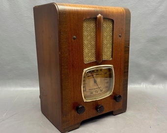 LR047 1938 Emerson Radio Model 156. Ingraham Cabinet.  Mid Century Radio.  FREE Shipping.  Antique Radio. Vintage Radio. Mid Century Radio.