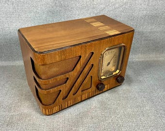 VRS0761 1938 Philco Radio Model 38-12.  Mid Century Radio.  FREE Shipping.  Antique Radio. Vintage Radio. Mid Century Radio.