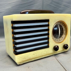 LR071 Rare &quot;Alabaster&quot; Catalin 1940 Emerson Radio &quot;The Aristocrat&quot;. Restored and Working! FREE Shipping!  Mid Century Radio Antique Radio