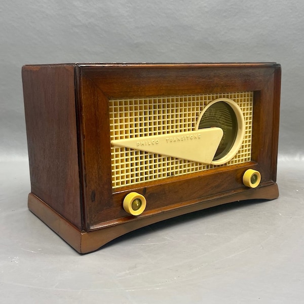 1949 Philco Radio Model 49-506.  Restored Mid Century Radio.  FREE Shipping.  Antique Radio. Vintage Radio.