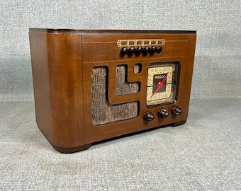 VRS0759 1940 Philco Radio Model 40-124.  Mid Century Radio.  FREE Shipping.  Antique Radio. Vintage Radio. Mid Century Radio.