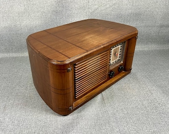 VRS0512 1941 Emerson Model 402 "Suitcase Radio".  Mid Century Radio.  FREE Shipping.  Antique Radio. Vintage Radio.