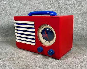 Rare 1940 Emerson Catalin Radio "The Patriot". Restored and Working! FREE Shipping!  Mid Century Radio Antique Radio