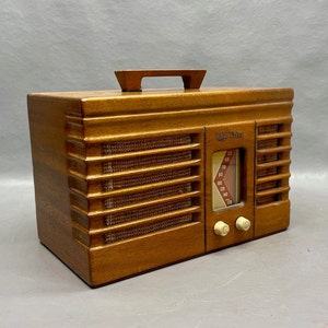 VRS0340 Rare 1936 Clipper Radio Model 170. Mid Century Radio