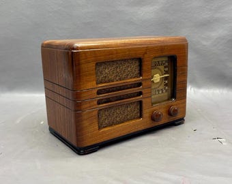 Rare 1946 FADA Catalin Radio Model 652. Restored and Working Rare 1946 FADA Catalin Radio Model 652. Restored and Working