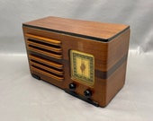1941 Emerson Radio Model DQ-334. Mid Century Radio. FREE Shipping. Antique Radio. Vintage Radio. Mid Century Radio.