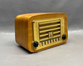 LR055 1946 Emerson Radio Model 578A.  Mid Century Radio.  FREE Shipping.  Antique Radio. Vintage Radio. Mid Century Radio.