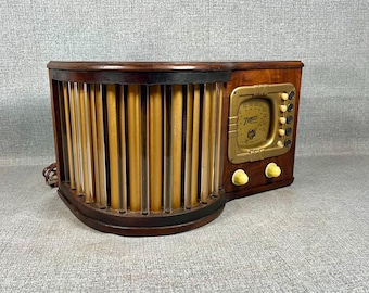 VRS0753 Rare 1939 Zenith "World's Fair Special" Radio Model 5R317.  Restored and Working.  Vintage Radio.  Antique Radio. Mid Century Radio.