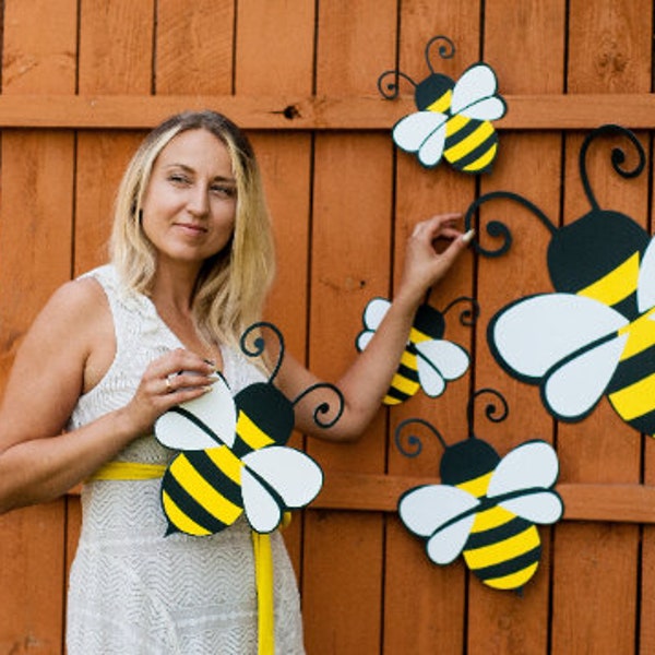 Bee Party Decoration Set of 1, Large paper Honey Bee  paper Bee Giant Qween Beee prop, Customize Colors