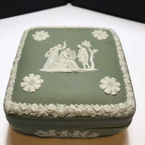 Vintage Wedgwood Sage Green Cherubs trinket box