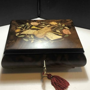 Vintage Sorrento  Italian inlaid wood Jewel Box musical