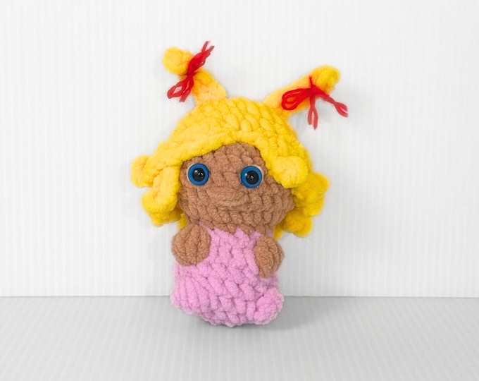 Crochet Mini Cindy Lou Whoo Keychain – Handmade Grinchmas-Inspired Fun Accessory
