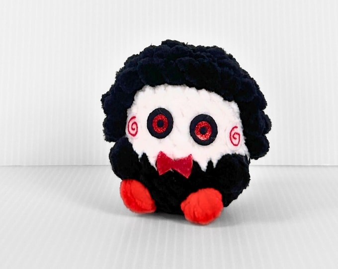 Creepy Crochet Jigsaw Mini Keychain - Perfect for Horror Lovers and Halloween Enthusiasts