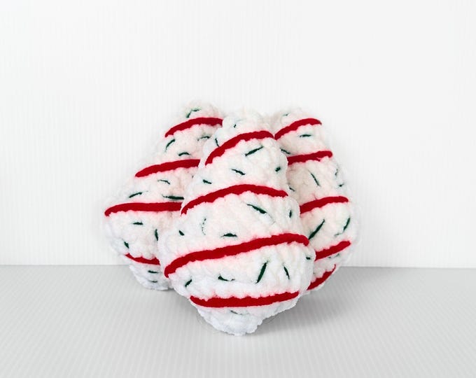 Whimsical Crochet Mini Tree Cake - Charming Stocking Stuffer for Everyone!