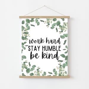 Arbeite hart, bleib bescheiden, be Kind Zitat, Wandkunst, Bauernhausschild, Dekor, druckbare Kunst, Wandschild, DIY Wandkunst, DIY Bauernhausschild, Dekor