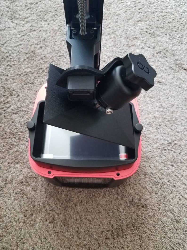 Angled build plate drain hanger for Elegoo Mars resin 3D printer, 3D printed holder designed to attach to the printer and hold the build plate at an angle for efficient resin drainage into the vat, compatible with Elegoo Mars, Mars Pro and Mars 3