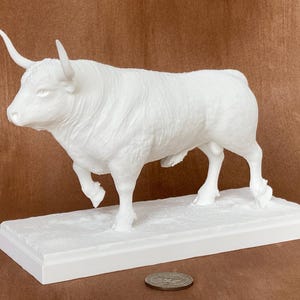 Bull Figurine White Sculpture Author&#39;s Work Home Decor