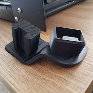 Angled build plate drain hanger for Elegoo Mars resin 3D printers, compact 3D printed holder designed to hold the build plate at an angle so resin can drip back into the vat after printing, accessory compatible with Elegoo Mars, Mars Pro and Mars 3