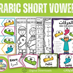 Op de afbeelding: Een set printbare werkbladen voor korte Arabische klinkers voor kinderen. De werkbladen bevatten kleurrijke illustraties van cartoonfiguren met de korte Arabische klinkers "Fatha", "Dama" en "Kasra", geschreven in Arabisch schrift. De werkbladen bevatten activiteiten zoals matchen, kleuren en lezen.