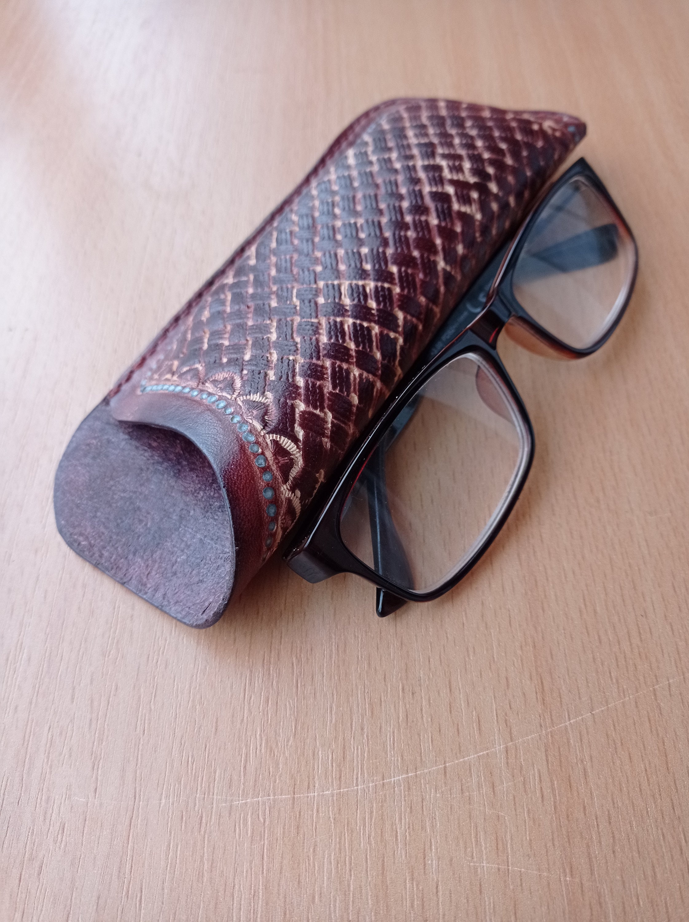 Hand stitched leather eyeglass case. – Paloma Hayes