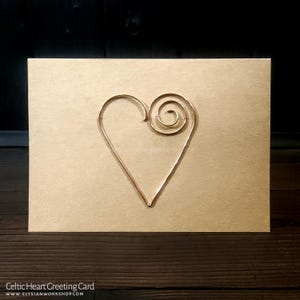Carte de voeux personnalisée en fil de cuivre, coeur celtique, 7e anniversaire, Saint-Valentin, fête des mères, sur mesure - 7 x 5 pouces