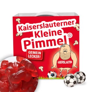 Peut inclure: Une boîte de bonbons rouge avec le texte "Kaiserslauterner Kleine Pimmel" et un personnage de dessin animé en débardeur rouge. La boîte présente également un gros plan de bonbons gélifiés rouges et de ballons de football.