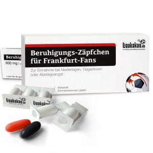 Könnte beinhalten: Eine Schachtel Zäpfchen mit der Aufschrift "Beruhigungs-Zäpfchen für Frankfurt-Fans" mit einer Fußballgrafik. Die Schachtel enthält einzelne Zäpfchen in weißer Verpackung und zwei lose Zäpfchen, eines rot und eines schwarz. Produkt von Ligakakao.de.