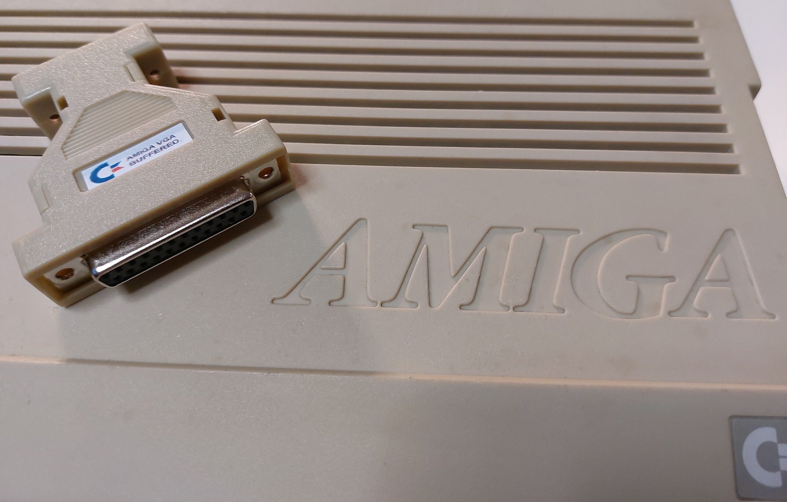 Amiga 500 1200 2000 Video Rgb DB23 to VGA SVGA adapter