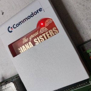 Wielka SIOSTRA GIANA Złota fazowana dla testu Commodore 64 C64 C128 PLA