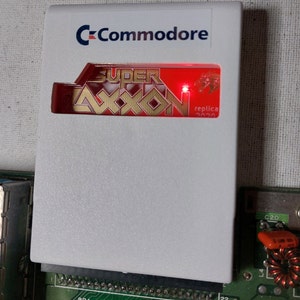 コモドール 64 スーパー ザクソン プラ 906114-01 SID C64 C128 - カートリッジ ゴールド (新品)