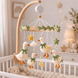 Móbile de patinho de feltro feito à mão para bebê: decoração para berço, caixa de música opcional