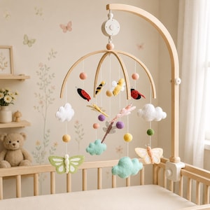 Handgemaakte vilten babymobiel – lieveheersbeestje, bij, vlinder, wolkje. Babybedmobiel, decoratie voor de babykamer, kraamcadeau.