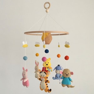 Hallo, ik ben Winnie :)) Favoriet van de klant, handgemaakt postpartum moedercadeau, vilten dierenwieg verplaatsbaar, mobiel schattig stripfiguur wieg, decor verpleegster