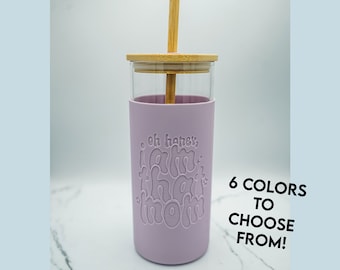 Oh Honey, I Am That Mom - Glass Tumbler with Laser Engraved Silicone Sleeve, 20 oz Capacity, Bamboo Lid and Straw