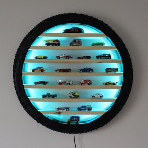 Wanddisplay, wandvitrine, bandenplank, speelgoedautogarage, kunst aan de muur, bandenplank voor speelgoedauto schaal 1:64, organisator speelgoedauto, opslag speelgoedauto's
