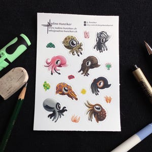 Hoja de pegatinas de calamar: adorables pegatinas de calamar de colores para agendas, portátiles y diarios.