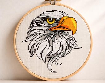 枝にとまるかわいいワシのクロスステッチパターン | フープ刺繍 | PDF