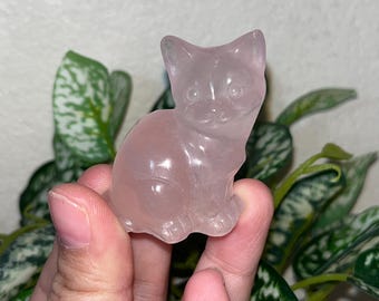 ローズクォーツの猫の彫刻：癒しのクリスタル動物彫刻 - Etsy 日本