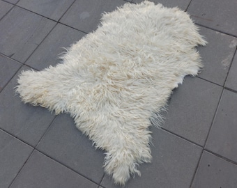 Natural Long-Haired Ankara Mohair Goat Hide – Soft Cream Sheepskin Style Throw – Cozy Home Decor, Chair Cover, Pet Bed, Car Seat BES