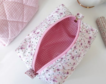 Handgemachte Blumen Make-up Tasche, Rosa Gesteppte Kosmetiktasche