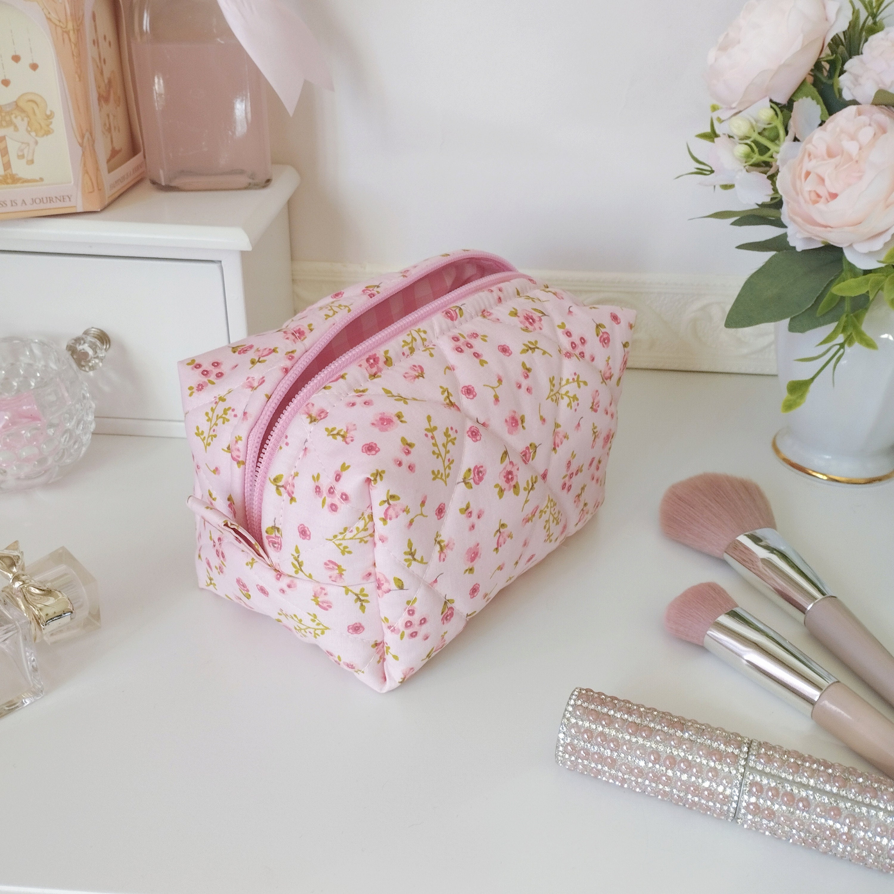 HUTIP Coquette Quilted Floral Cotton Large Small Cute Makeup Bag Pencil  Case Student Pencil Pouch, Lightweight Coquette Makeup Bag Travel Toiletry  Bag