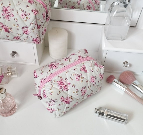 Cosmetic vanity clearance bag
