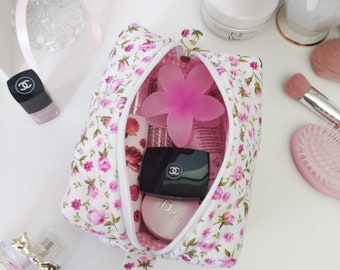 Handgemachte Blumen Make-up Tasche, Rosa Gesteppte Kosmetiktasche