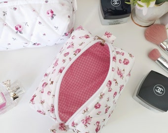 Handgemaakte bloemen make-up tas, roze gewatteerde cosmetische tas