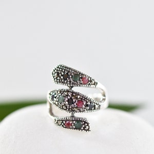 Vintage 925 silver snake ring with Marcasite, Emerald, Sapphire and Ruby, vintage jewelry, handmade in Italy.