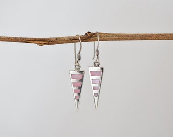 Earrings with pink mother of pearl in 925 silver in the shape of a triangle / Long dangle earrings for women handmade in Italy.