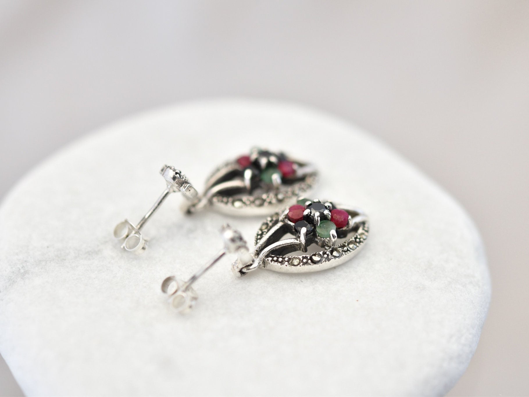 Pendant earrings ruby and with marcasite. in 925 silver zafiro with natural stones emerald roots